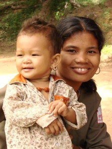 Mother_and_Child_-_Neak_Pean_-_Angkor_-_Cambodia